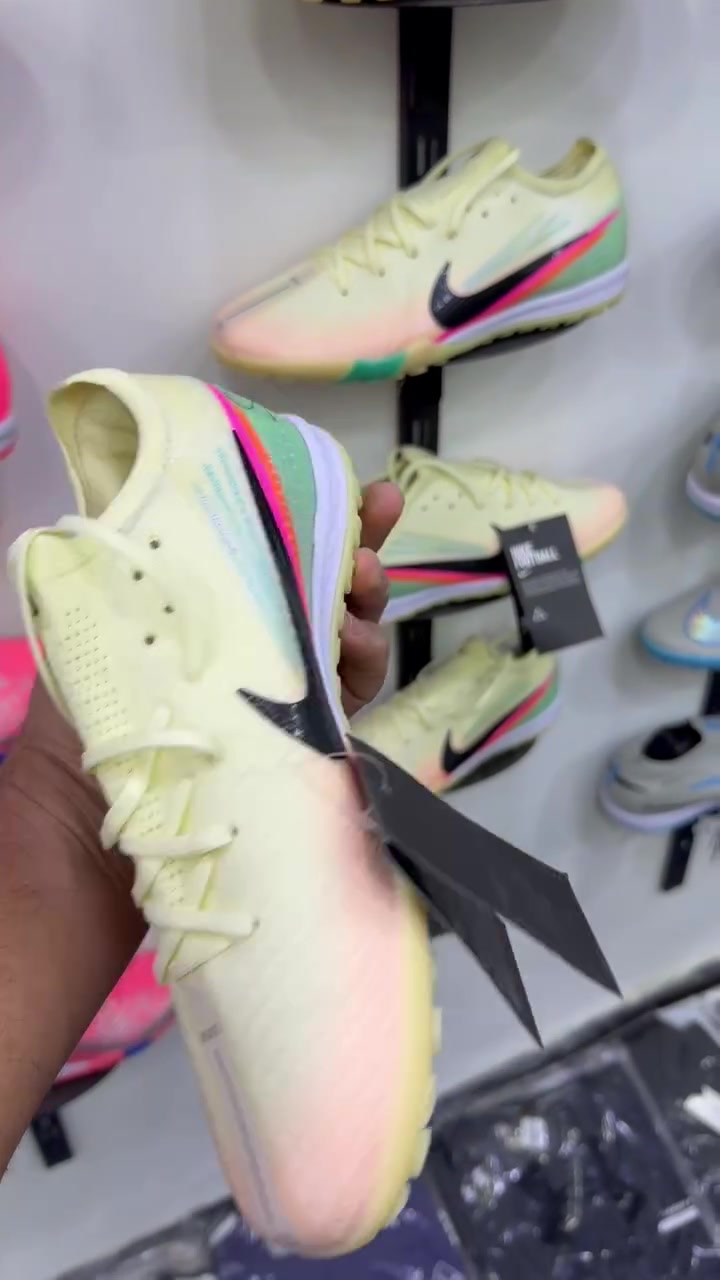 توفر حذاء ڤانتوم اصلي ماستر كوالتي👟.
القياسات من41-44📐.
العنوان📍:كربلاء شهداء سيف سعد قروب كهربائيات الماس 
للتواصل والحجز📞:
***********
***********
اسم المحل:تجهيزات العمدة للفرع الثاني⚽️.
