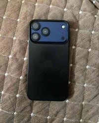 ايفون XR ٢٥٦ • بطاريه ٩٠ • شاشه مكسوره
