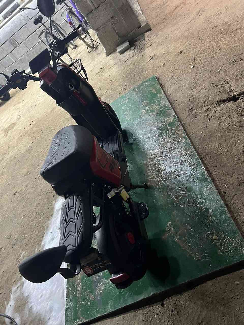 السلام عليكم درجه شحن R9للبيع دراجه نظيفه كلشي مابيها موديل 2025 السعر 400وبيها مجال بيع فقط ما اروس ***********
