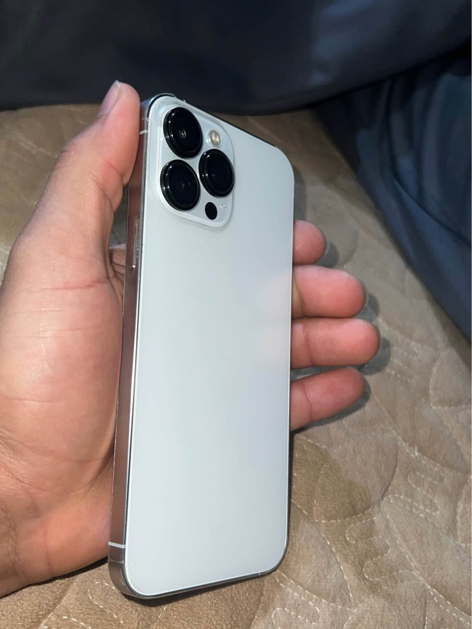 ايفون 13برو ماكس ذاكره 256 وبطاريه 89حقيقيه والجهاز وتر برو ما مفتوح ومكفول كفاله تامه شرط الفحص والجهاز نضيف وشاصي مرايه ومغلف بالكامل مع عدسات اصليه (امريكي) والسعر 650للحجز اتصل على هذا الرقم *********** Singapore
