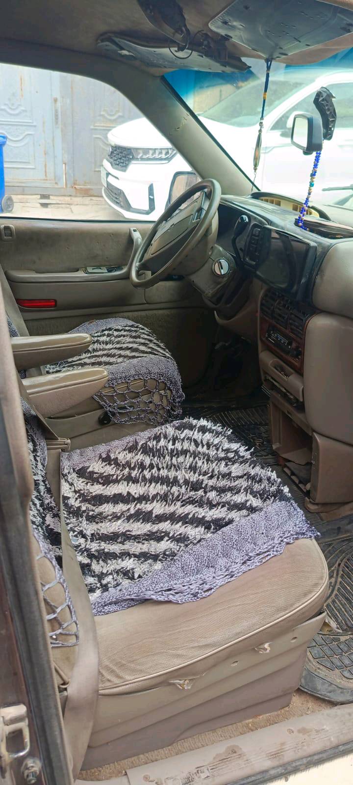 دوج اكلايزر  سياره نضيفه وحلوه مكاني بغداد و تحويل مباشر