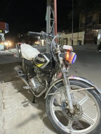 للبيع سيفان موديل 2019  سعر 250 07721913206