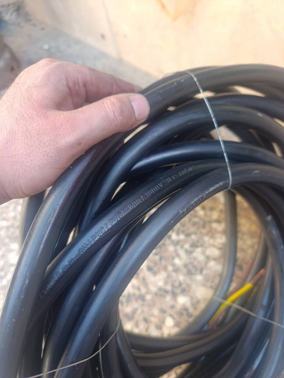 كيبل 4في 10,,طول 15,متر مكاني بغداد حي العامل مستخدم عل فحص


**إذا كنت صاحب هذا الإعلان وتريد حذفه لأي سبب، رجاءا أرسل رسالة إلى الدعم الفني**