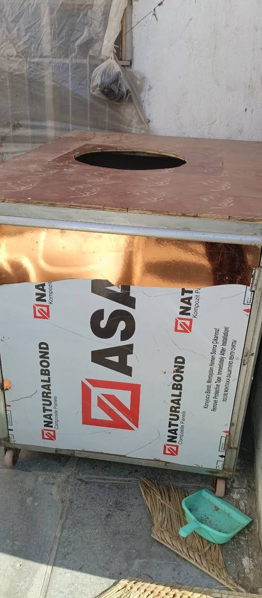 عربانة للبيع العنوان المعامل سوك العكيلي 250الف الاتصال ***********
