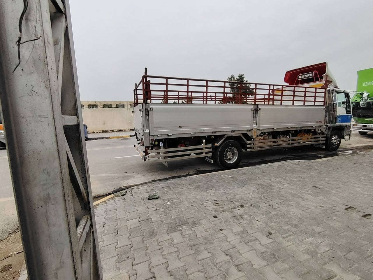 سلام عليكم سياره هينو انكر ستة وربع بلادي ٨٠ سوبر سياره جاهز من كلشي مكان كوت ***********موديل ٩٧
