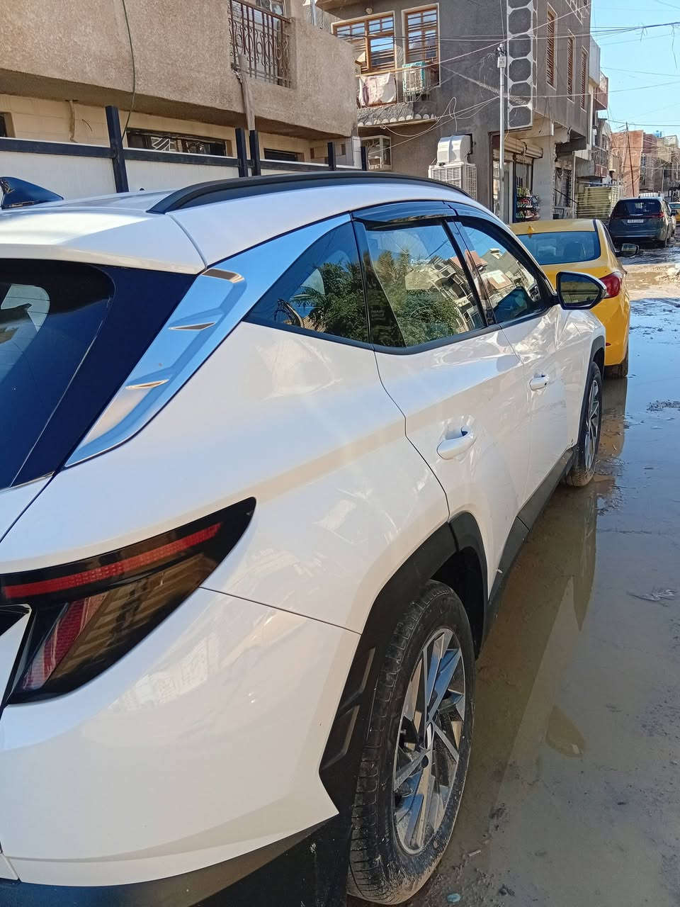 توسان 2024
السعر 205
ماشيه ٢٠ الف ققط 
مواصفاتها ( تشغيل عن بعد / بصمه / راردات / كامره / اوتو هولد
مثبت سرعه / قطعتين تبريد ) بيه بعد هواي مواصفات 
البدي خارجي نصيف فقط بي رصعه ب
في البنيد و رصعه بجاملخ الامامي سياره بدون نقطعه صبغ
مكاني بغداد الشعب 
السعر 205 
رقمي ***********
