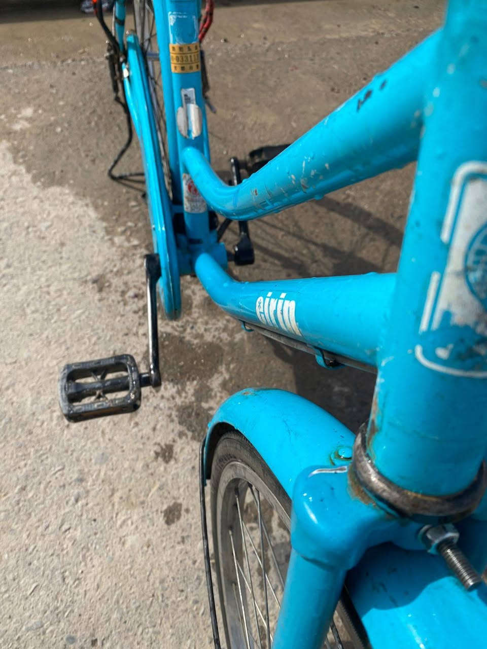 السلام عليكم البيع باسكل موزه حجم 26 يابني شرط تايرات وجوابه جديد لون مميز بريك بل مكان سعر ٥٥ وبيها مجال بسيط العنوان تكريت القادسية شارع ابو عقرب حجز ماحجز *********** مستعجل على بيعته
