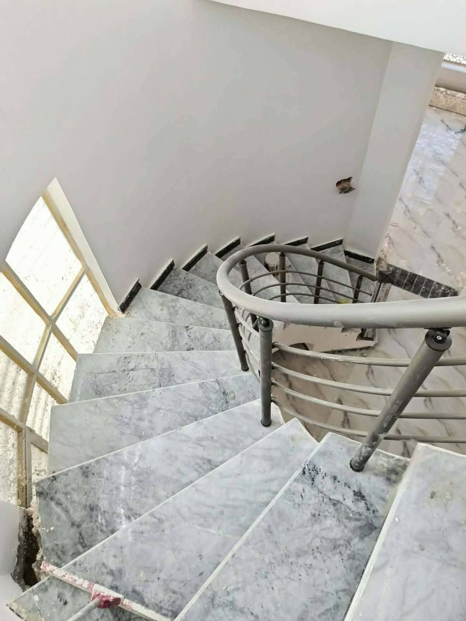 رمضان كريم عليكم ان شاء الله 

يتوفر بيت جديد جداً للبيع في الحلة 
مساحة 190 متر الواجه 10 ونزال 19
يتكون من غرفتين وصاله واستقبال ومطبخ حار وبارد وبيتونه كبيره جداً 
وصحيات داخلية وخارجية 

العنوان البيت حلة شارع 80 قرب مشروع اليهودية التبليط الجديد 

الاستفسار اكثر الاتصال ع الرقم 
***********
