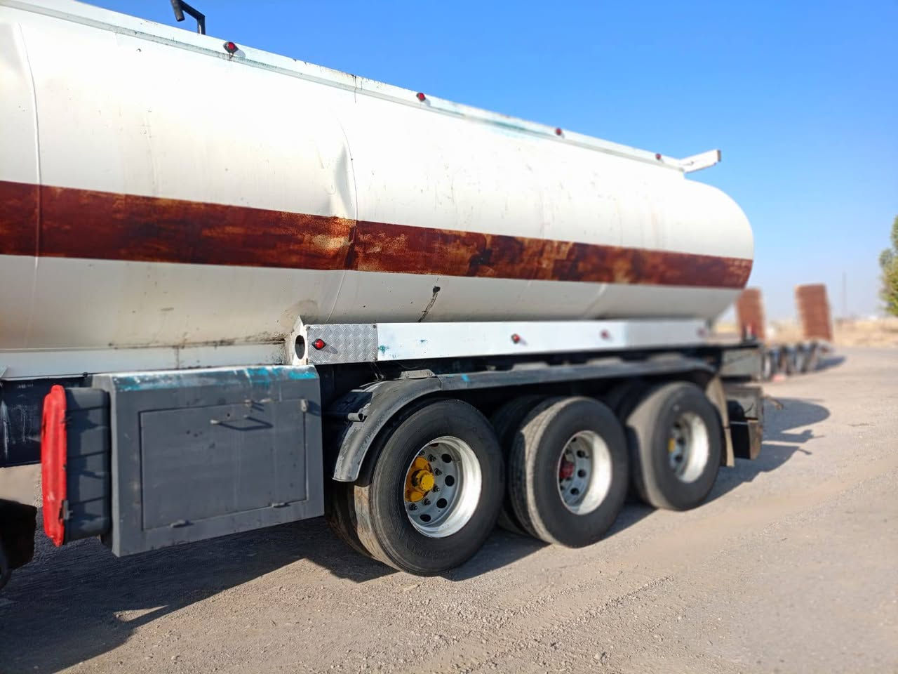 السلام عليكم تانكي تركي لبيع سعر مناسب 🔥🔥 
***********.     ***********
طخم تاي طخم بنز وطخم جوبليس 
دناكير 16 تركي رفاع و مطبخ و قاعدة سبير
