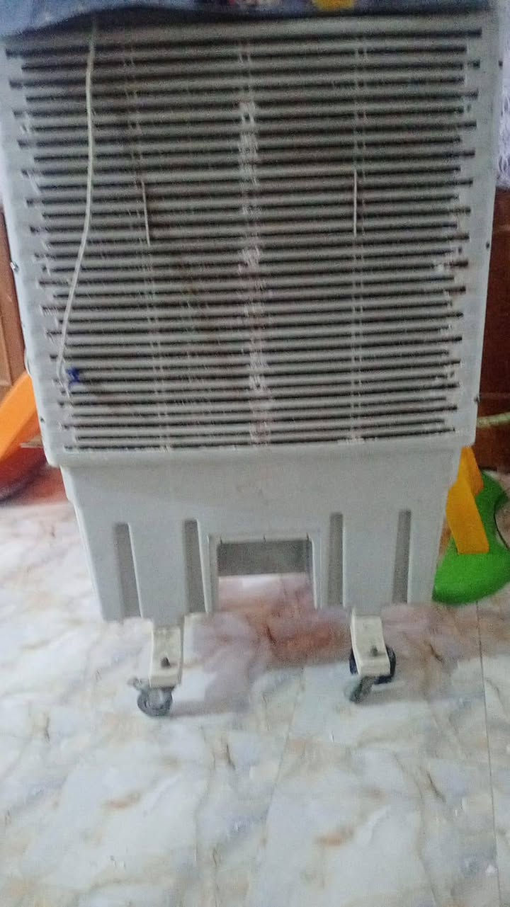 عندي مبرده كوافيره حجم كبير كلش نضيف للبيع
السعر٨٥ الف مستعجل على بيعتها اتصل
***********الشعله
