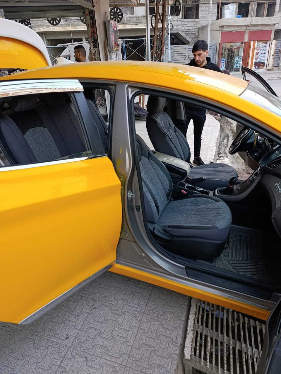 السلام عليكم النترا مضلع موديل 2015
السياره نطيفه 1/1 رقم جديد الطخه خفيفه باب او بوند 
الطخم كلو جديد وره او كدام السعر 120 او بي مجال مال جيا 
*********** لا يوجد وتساب
