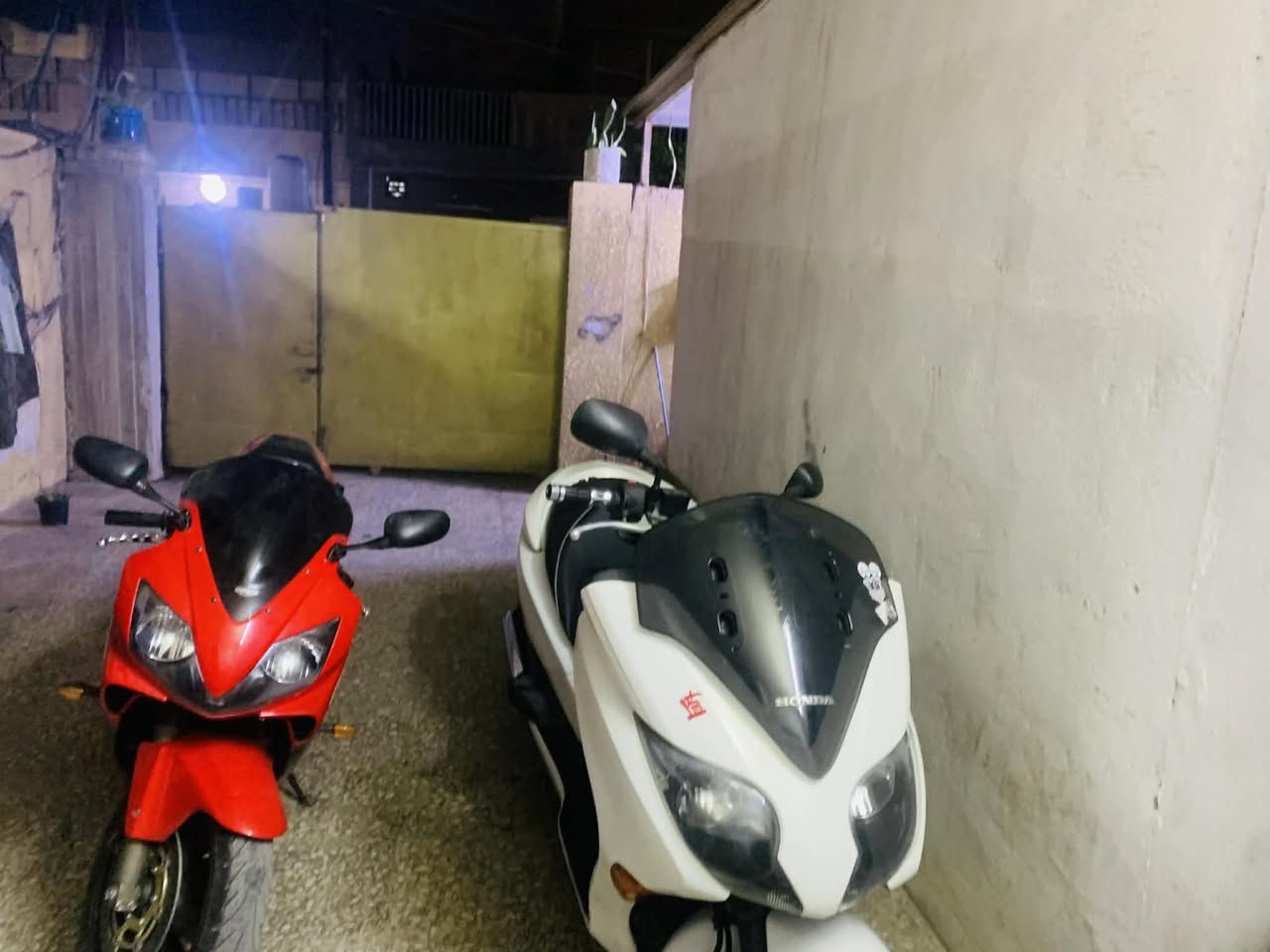 سلام عليكم فورزه صفر ١٠ مكفوله كفاله عامه دراجه نازله من علاوي الباش صارلها سبوع 
ماشيه ٢٦ الف 
سعر ١٥ وبيها مجال قليل 
مكاني بغداد زعفرانيه 
***********
