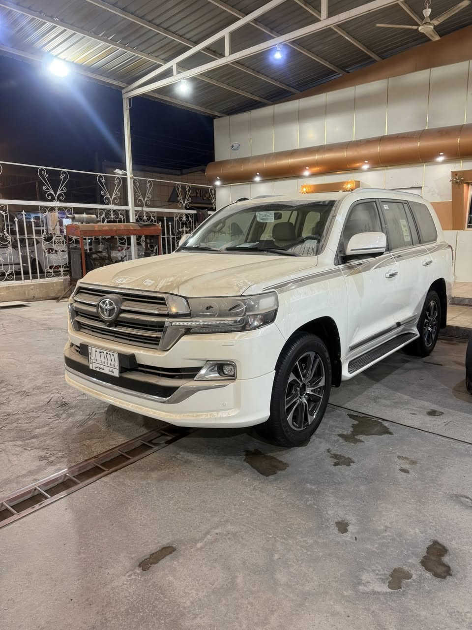 للبيع لاندكروز 2020 ماشيه 17 الف شرط الفحص بريم اصل ***********
