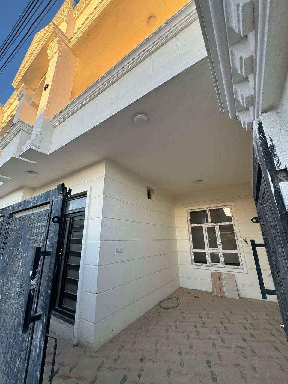 #دار للبيع بناء جديد زيرو
العنوان : تكريت حي القادسية 
قطعة 500 قرب مدرسة الميسلون للبنات   
#المساحة 10☆10=100متر 
يحتوي على 3 غرف نوم واستقبال
 ومطبخ  سيراميك وصحيات داخل وخارج 
#السعر المطلوب《 95مليون  》قابل للتفاوض 
#للاستفسار الاتصال على الارقام التالية
***********
***********
#مكتب دجلة للعقار ....
