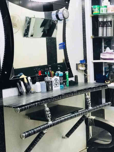 للبيع مكان موصل قوسيات وتساب ***********سعر 500وبيهم مجال كراسي وميوزه وعارضه
