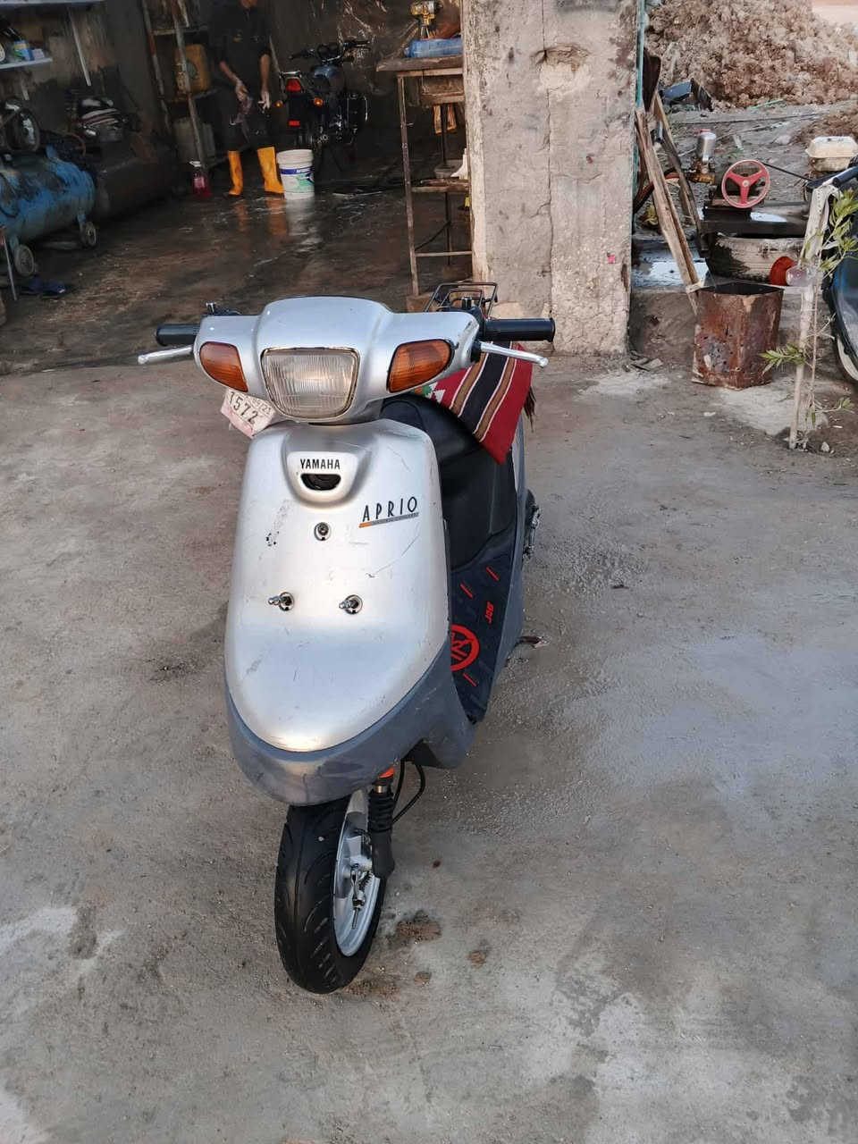 سلام عليكم دراجه نضيفه للبيع كفاله ما مفتوحه كهربائيه كلشي مابيهن مصار رابع ٤ أشهر من ماخذه حاويه سلف شغال هندر شغال بريكات كدام و وره يشتغلون لايت شغال جوزه بلادي اشاير يمنه ويسره كفرات بلاديه داخل *********** اسود عداد البانزين شغال الاستفسار عن هذا الرقم بي واتساب
