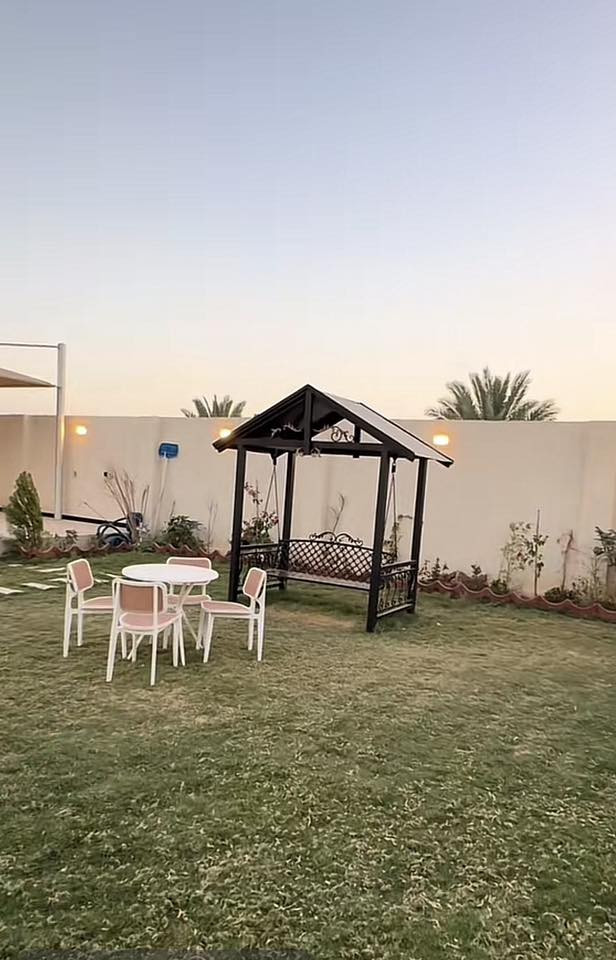 #مزرعه للبيع  في الدوره البوعيثه قرب فلكه الاحمدين
مساحه ٦٢٥م
تتضمن حديقه كبيره ومسبح ٥*١٠
وكراج يستوعب  اكثر من ٤ سيارات
مع جلسه خارجيه
 المزرعهvip  استخدام قليل جدآ جديده كلش
تنباع مع الاثاث كامل
المزرعه سند ٢٥  زراعي   بأسمنه  
للاستفسار ع الخاص او الاتصال ع الرقم

***********اتساب فقط
