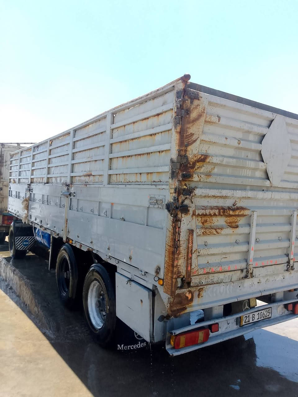 السلام عليكم عربانه للبيع طول 830 سعر 50.  ***********
