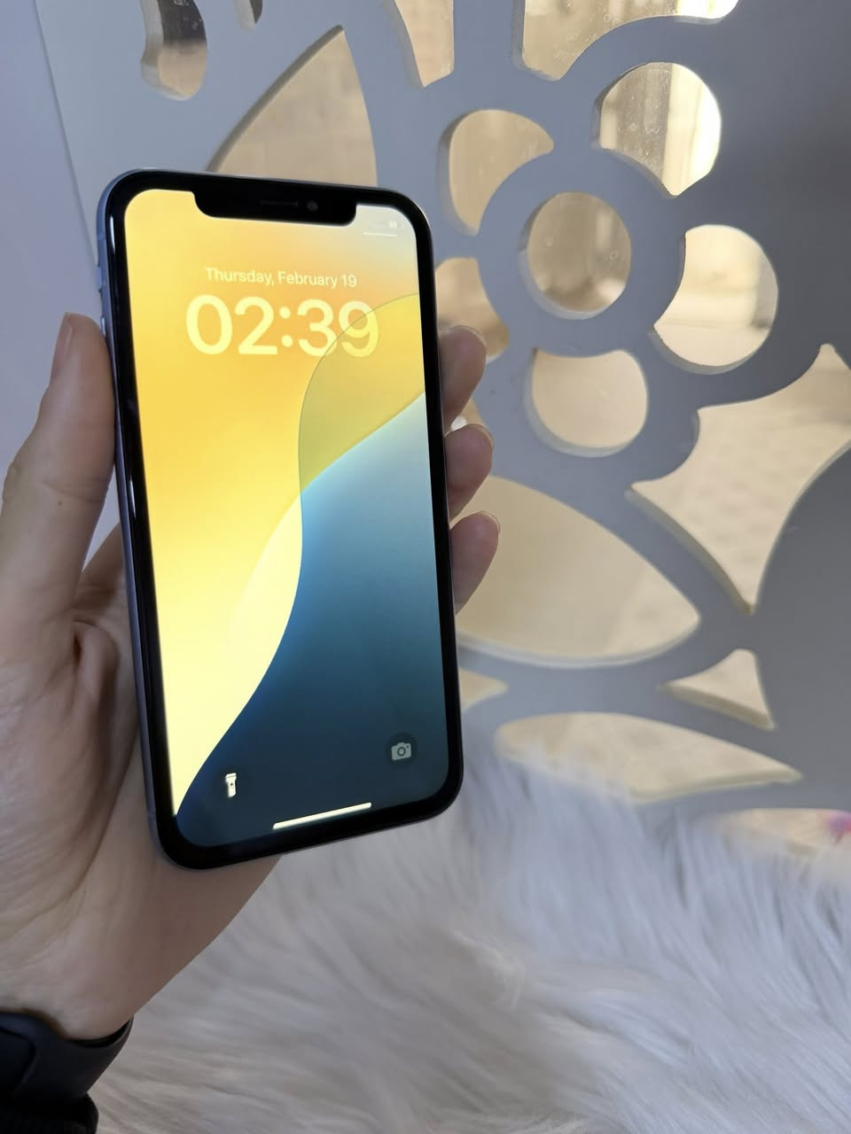 ئایفۆن ئێکس ئاڕ
٦٤ گێگا یەک سیم شاشە و پاتری بە فول کوالیتی گۆراوە 
هیچ کێشەیەکی نیە هەمووی بە زەمان نرخی ١٣٠ هەزار گەیاندن هەیە ناونیشان هەولێر قەڵاتی نوێ مۆبایلی هاوکار
ژمارە مۆبایل :- 📲 ***********
