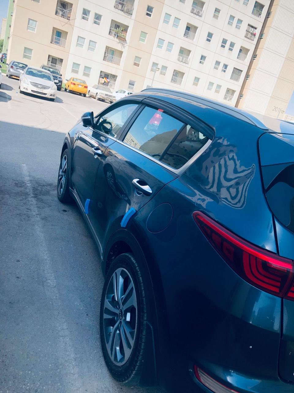 السلام عليكم 
كيا سبورتج امريكي موديل 2017 مواصفات SX فول ماشيه 100 
مواصفاتها
بصمه 
بانوراما 
رادارات نقطة عمياء 
صدر وتخم تاير جديد 
ستيرن حرف D  تدفئة 
تحديد مسار وكروس سرعة 
فور ويل 
كاميرا دوارة 
ماشية 105
كشنات جلد كهرباء وتدفئة وتبريد 
شاشه كاربلاي بلادي السيارة رياضيه تخبل شلعه واداء ومسويلها ادامه للنوزلات قبل 6 اشهر والصدر والتايرات مصارلهن شهر 
السعر 143 واكيد بي مجال للشرايه 
التواصل على هذا الرقم فقط *********** مكان بغداد
