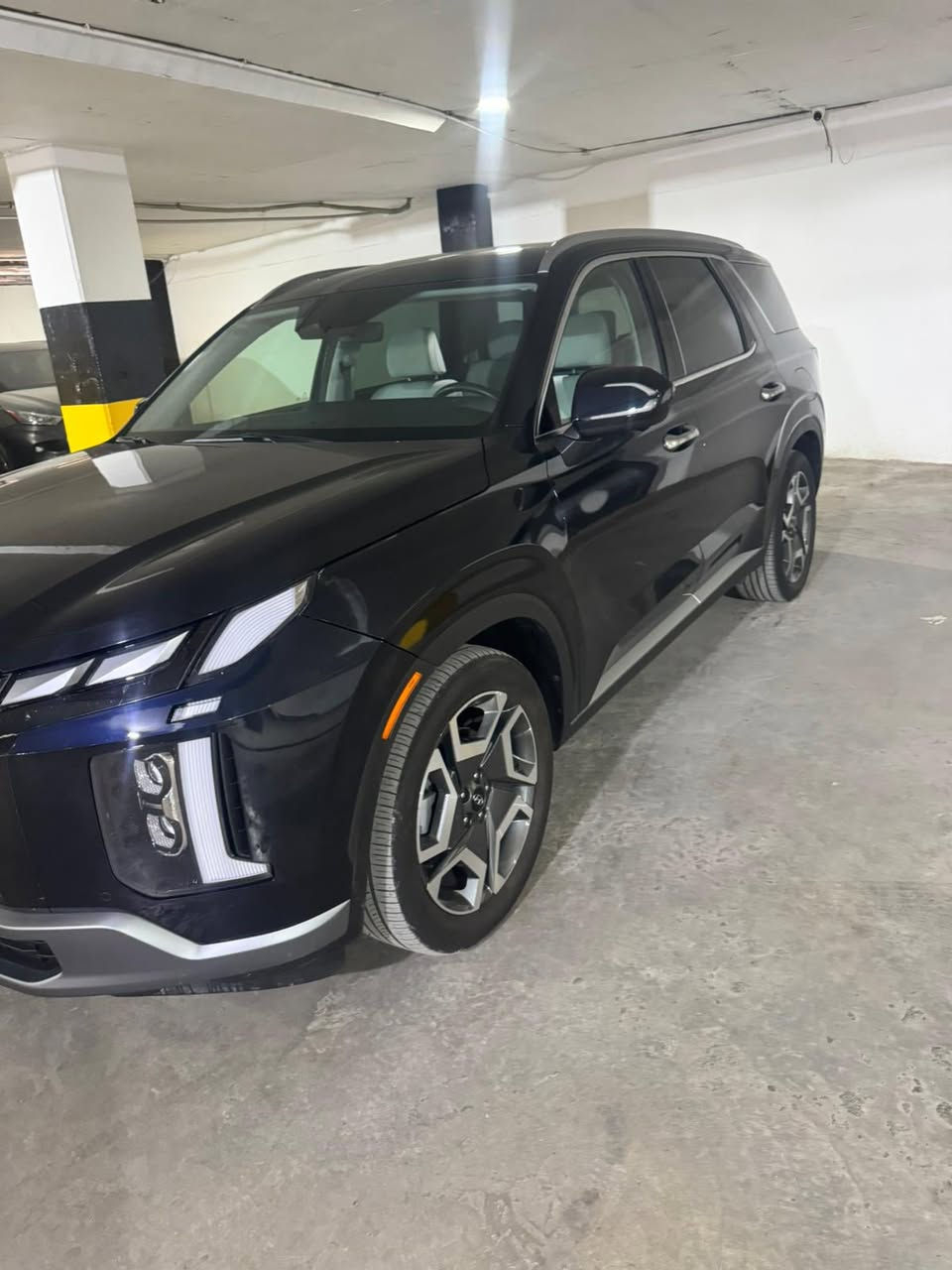 السلام عليكم
هونداي بالسايد 2024 وراد امريكي 
السيارة بيها دعامية امامية تبديل نفس الون بدون صبغ ايرباكات كلها سليمة السيارة نظيفة وبيها حساسات وكشنات جلد وشاشة وبعد هواي مواصفات السعر 295 ورقة 
للستفسار ***********
