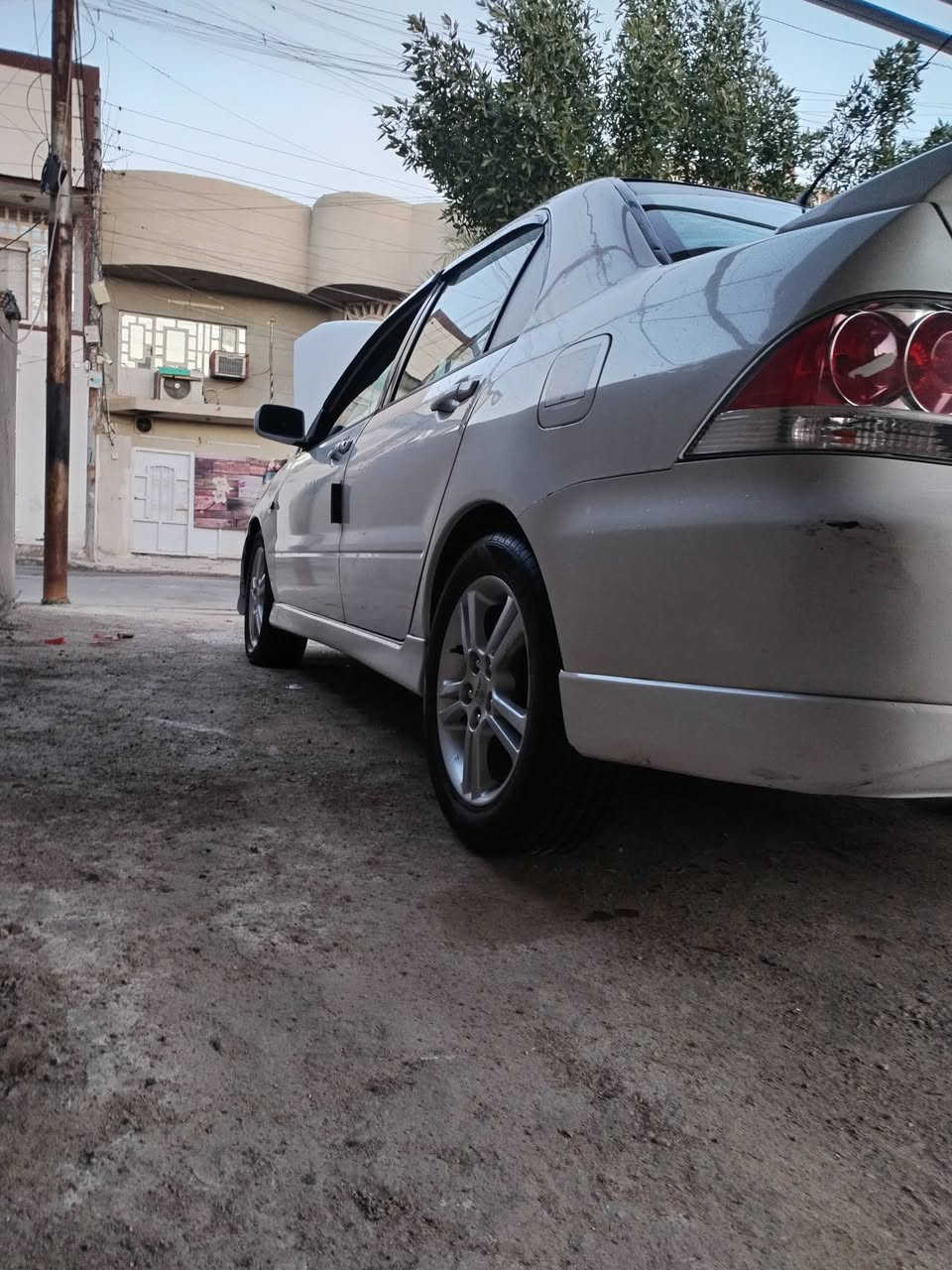 السلام عليكم لانسر وارد امريكي حادثهة كلش بسيط شوية من الأمام بالشباك  موديل 2005 مواصفات رياضي مكينة 2400 مال گالنت رياضي كشنات نفخ ويل + تاير 16 كروز سرعة سبايدر وشنايزرات اصلية من امريكا تدفئة وتبريد خير من الله مكينة بيهة لاستيك ولف شي بسيط من تشغل تراي خير من الله الرقم جديد سنوية جديدة هزة جديدة مصبوغة بأمريكا للجمالية بدون حادث باسمي السعر 68 وبيهة مجال بسيط للاتصال ***********
