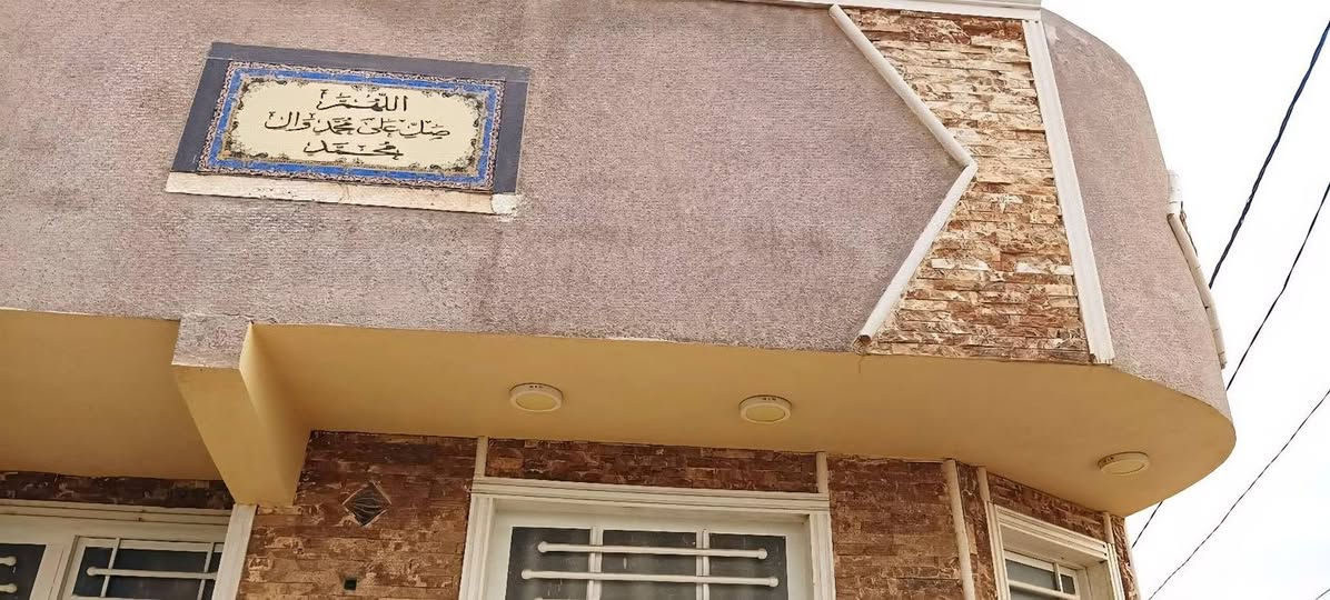 دار للبيع
دار للبيع بمساحة 300 متر
الواجهة 15 متر × النزال 20 متر
🔹 يتكون من:
غرفتين
هول واستقبال
مطبخ
صحيات داخلية وخارجية
🔹 سند 25 زراعي
🔹 متوفر كافة الخدمات
🔹 الشارع مبلط لغاية الباب
🔹 بناء حديث ومنطقة منظمة
📞 للاستفسار الاتصال على الرقم:
***********
