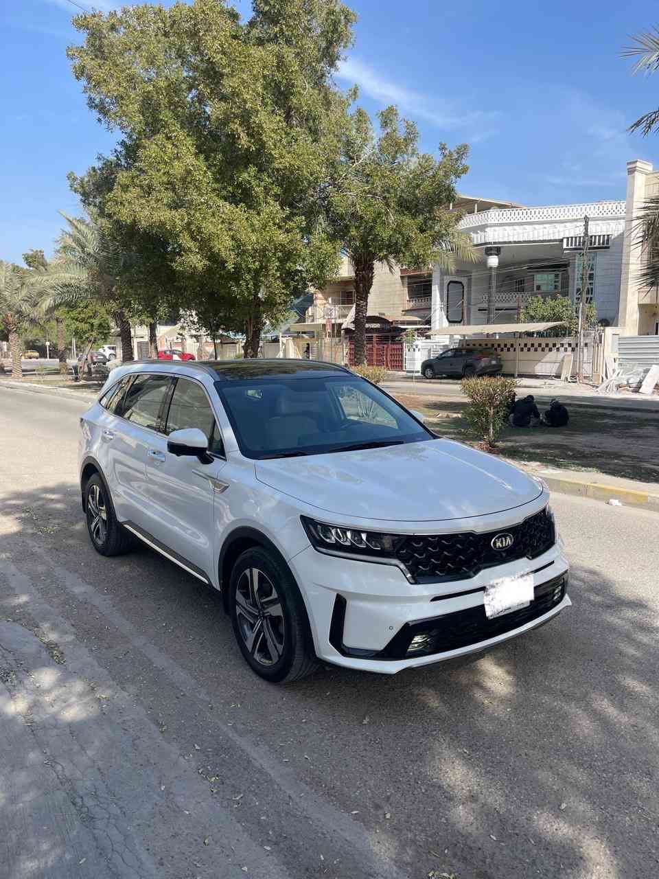 سلام عليكم سيارة سورنتو للبيع2021 
فوول 1/1. Vib 
5 كاميرات محيطيه فوول مواصفاته    
كشنات تدفئه تبريد + كهرباء 
تبريدهه ثلج ❄️ 
سقف بانورامي بالكامل 

ماشية67 الف فقط حقيقي السياره 

السياره محافظ عليهه بانزين محسن  
السياره محركهه 6 اسلندر

سايد بريك كهرباء 

دفع رباعي فور ويل 

٤ انضمه قياده 

كير ماوس 

تخم تاير جديد
وارد خليجي كفاله عامه من الضربه والبارد والخدوش
مكان السياره( السيدية) للاتصال (***********)  
 السعر 283 ورقه
