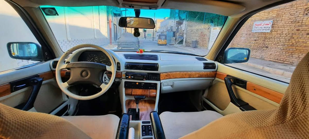 السلام عليكم 
بي أم دبليو موديل ٩٣ زيتوني السيارة جاهزة من كلشي حداديه أمامي خلفي تخم تاير باتري جديد مكينه وگير بلاد شرط الفحص ٦ سلندر سنويه لل ٣٠ هزه جديده المكان المجر الكبير السعر ٦٠ وبيها مجال قليل 
***********
***********
