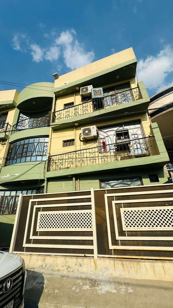 منزل للبيع مكون من ثلاثة طوابق وأربعة غرف نوم ركن والمساحه 100 متر الموقع المهدية الثانيه مجاور مجمع أسنان المنى ومقابل ثانوية الأثير للبنين 
للاستفسار ***********
