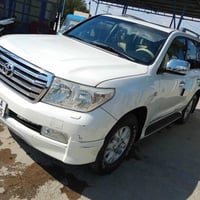 لاندكروزر • ٢٠١١ • ٢٠٠ الف