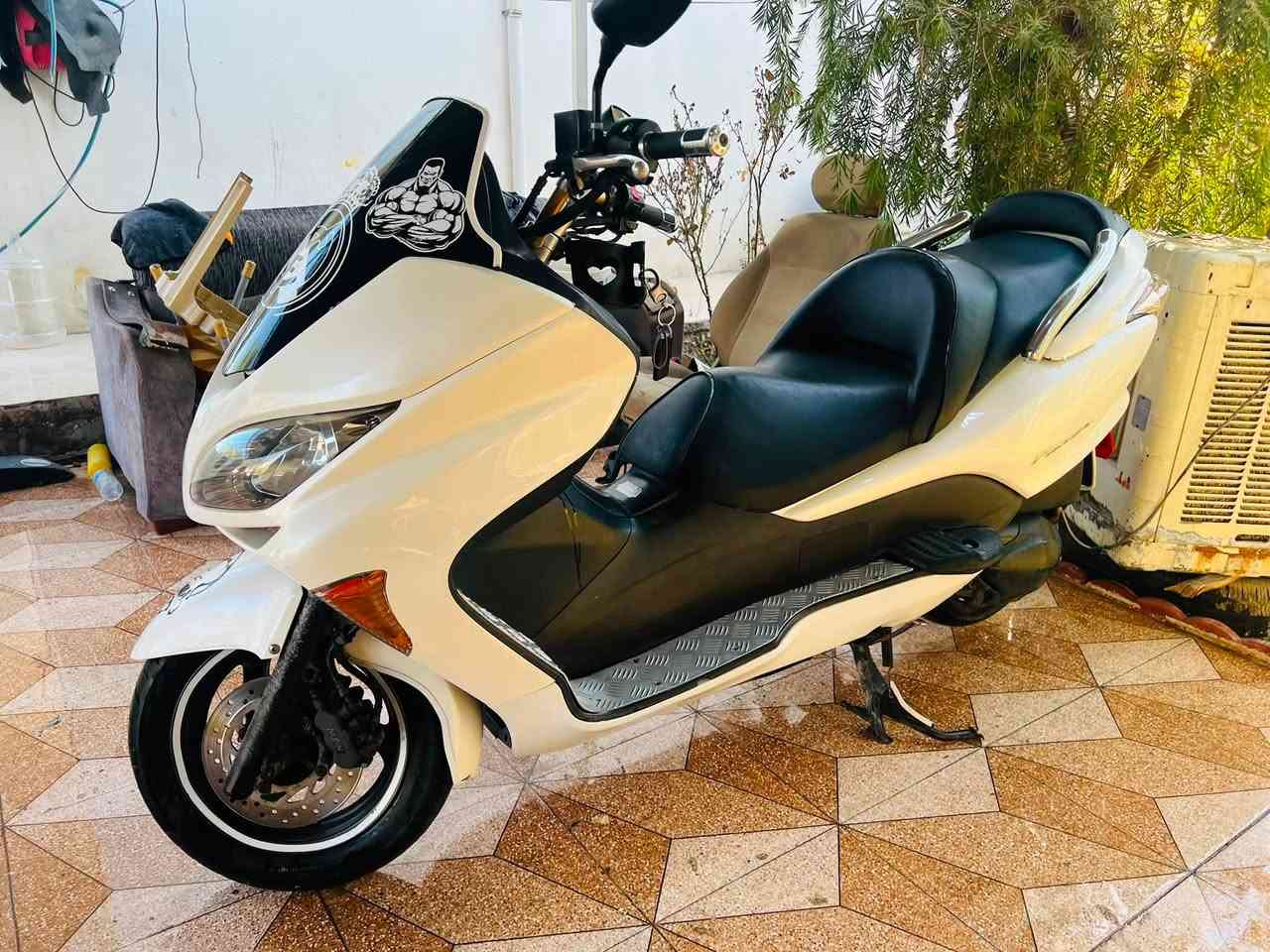 يا آلله 
سلام عليكم للبيع او مراوي  دراجه هوندا فورزه 🏍 🏍  9،0 كرستال آصل مكينه كير جدد مكفولات كير فول موصفات 
كير 4 تحويلات 7 نمر 
بصمه ✅
ستان صفح كهرباء ✅
دوس نيكل ✅
سايد بريك ✅
زوج سماعات بلاد ✅
دبل جكمجه ✅
بكلايتات كرستال لد ✅
كلوب جنطه ✅
بريك أمامي خلفي دسك جدد✅
وصل معرض موجود ✅
لايتات كرستال 
لون  مميز صدفي 💙🖤💚  شذره 
كهربائيات كلها شغاله كيج بانزين كيلو متر رون كيج حماوه كله بلادي ✅
حماوه نص عدل ثابته ليل نهار ☝
دراجه جاهزه على آخر حبايه مابيها نقص برغي نكره سلف  ألسعر (900 ) 💵 ألف وبيها مجال قليل للشراي رجاء ألموشراي لايكسر بحلالي علما دراجه سعرها مناسب مكاني (ديالى الخالص) للستفسار أكثر خاص أو أتصال(***********)  وآتساب موجود

