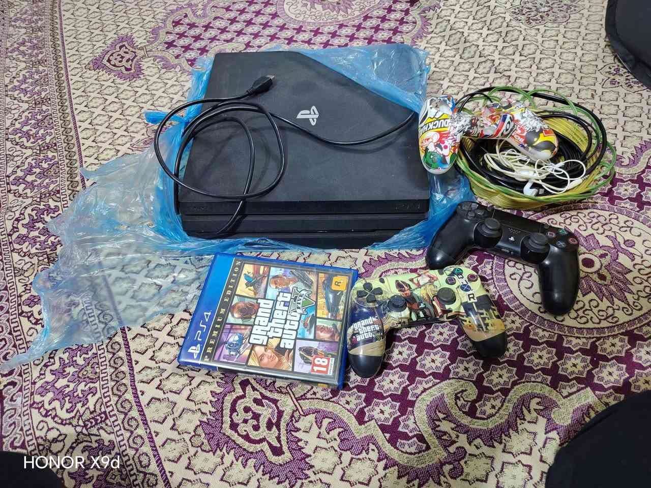 سلام عليكم عندي بلي فور برو اخو الجديد لا مفتوح ولا مصلح ما مهكر اونلاين البلي كامل ملحقات معا قرص والسعر خاص مكاني بغداد الرقم ***********
