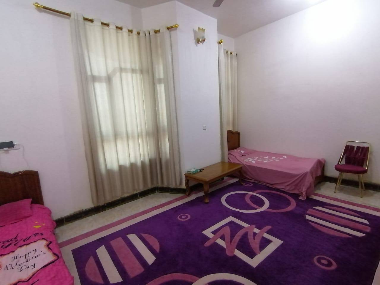 بيت للبيع
٢٠٠متر...منطقه حي الزهور. بناء 2015.مقابيله ساحه كبيره 
قرب المدارس الصينيه السعر ١٧٠
***********للاتصال
