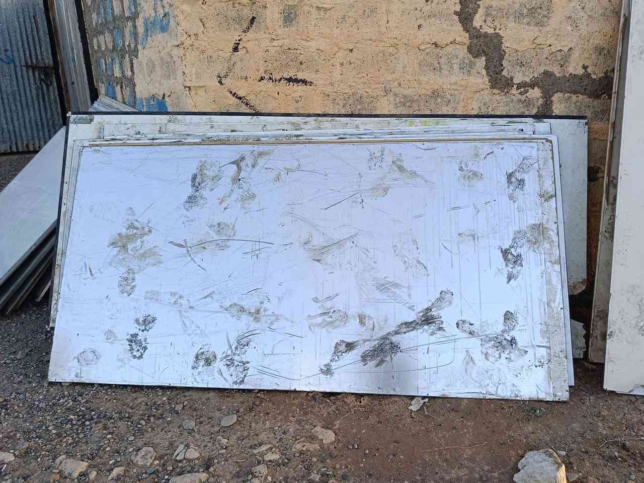 مكلف بالنشر 
يوجد سبورات خشب مضغوط للبيع 

الحجم الكبيره كسبورات للكتابه 240×125تقريبا العدد ٢٠ سعر القطعه  ب ٣٠الف

الحجم الكبيره 240×125 بدون اطارات  حسب الاستخدام عدد 10 سعر القطعه ب ٢٠ الف 

الحجم المتوسط 180×90 عدد ٢٥ تقريبا سعر القطعه ٢٠ الف 

واذا شلع السعر يختلف 
يصلحون للكتابه و استخدامات متعدده 
المكان موصل /قرب سيطره العقرب 
 للتواصل 
***********
***********
