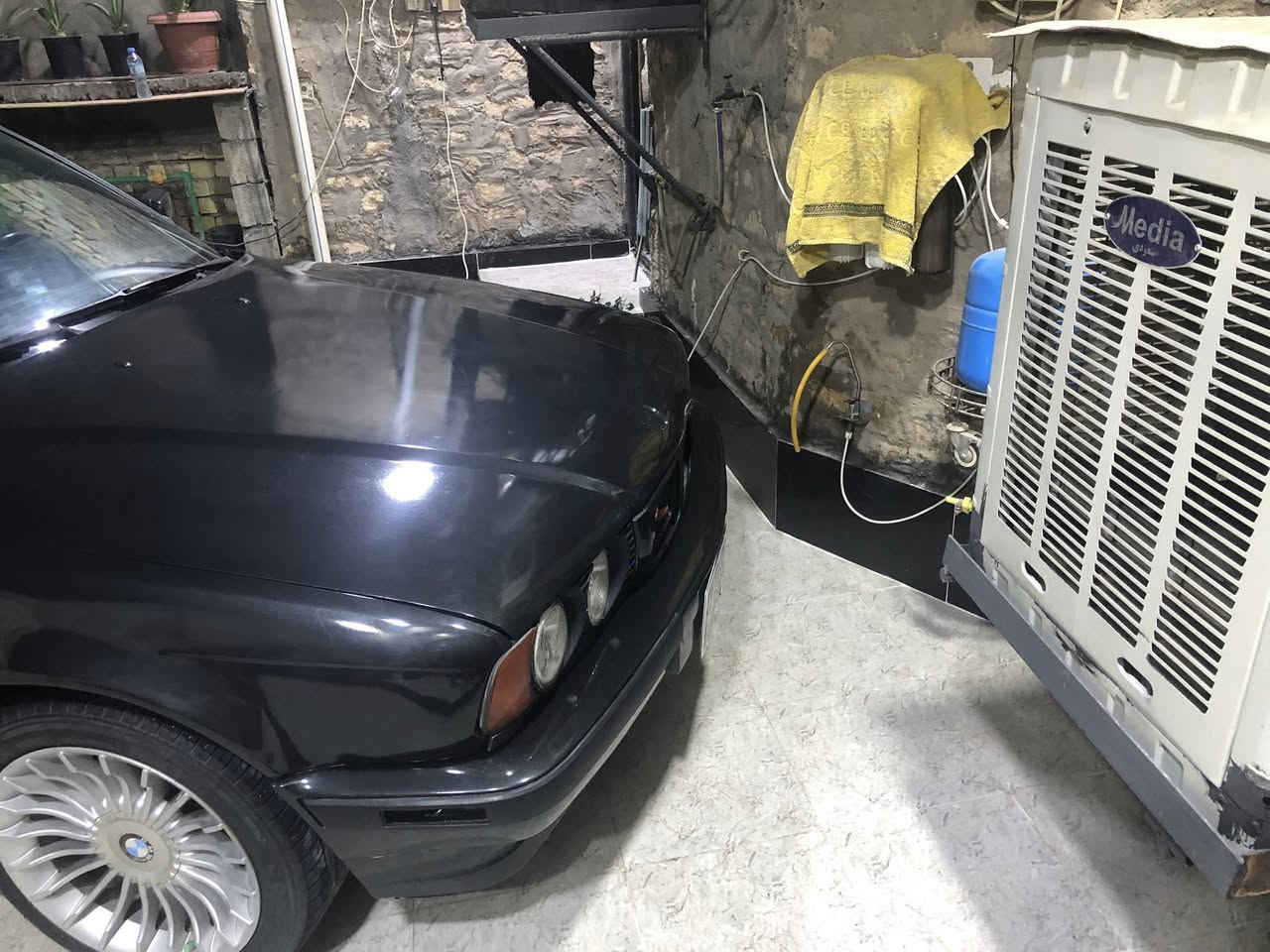 بي ام دبيلو حجم 525محرك مسكر عدل موديل 1992جاهزه من كلشي كهربائيات تخم تاير كير اوتو سلايت شغال اربع جام كهرباء مصبوغه عام للجماليه السياره موجوده بالرمادي *********** هذه الرقم بيه واتساب السعر 55وبيه مجال
