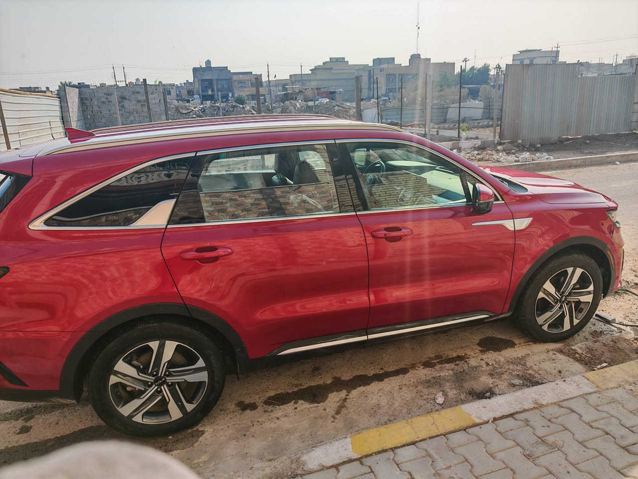 سورنتو هايبرد 23
فئة EX
السيارة معروفة بالمواصفات
حادثها ربع البنيد
بدون ولا قطعة تبديل
لون ماروني المميز
السيارة على ايدي اني المستوردها 
صور الحادث بالمنشور
مكاني بغداد الحسينية 
السعر 232
مكاني بغداد 
***********
