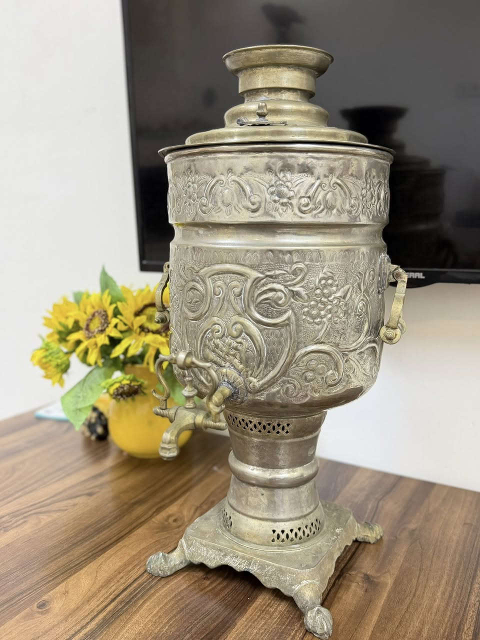 قطعة مميزة وعمالقه شوفو الصوره وجمال السماور بالنقوش البارزه والزخارف
اخوان السعر عالخاص


**إذا كنت صاحب هذا الإعلان وتريد حذفه لأي سبب، رجاءا أرسل رسالة إلى الدعم الفني**