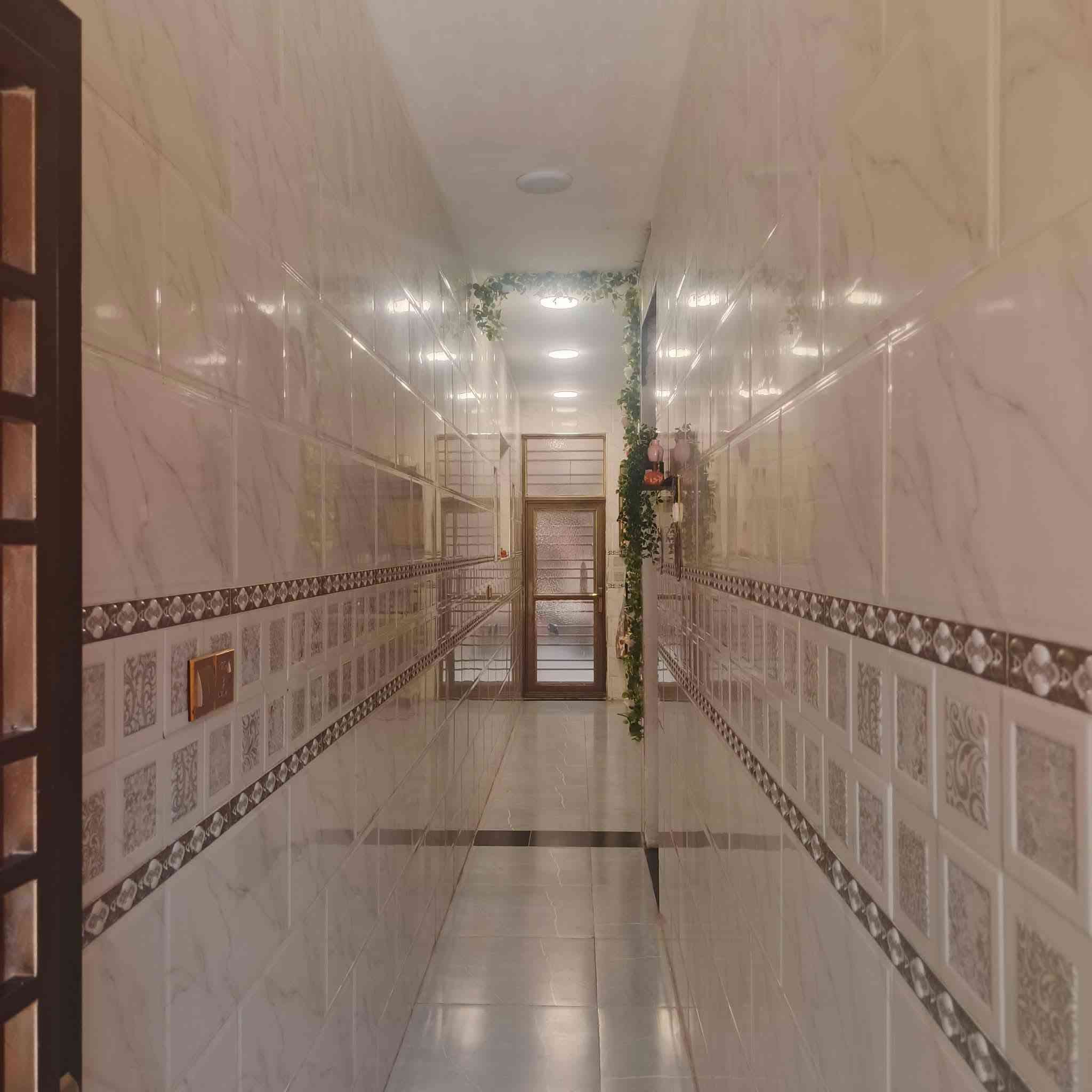الدار البيع طابو صرف بناء حديث مطلوب قرض سكان مساحه 150 متر وجه 5 ونزال 30 يحتوي على 4 غرف نوم واحد جوه, 3 فوك+ استقبال+ وطبخ+ مساحه درج+ صحيات 3 +ومخزن مكان منطقة سويب شارع الدايني  الاستفسار *********** السعر الكلي 170 وبي مجال  بسيط
