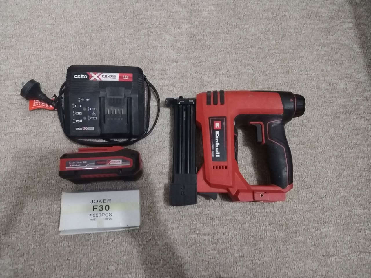 السلام عليكم يوجد مسدس بسمار شحن السعر خاص ***********
