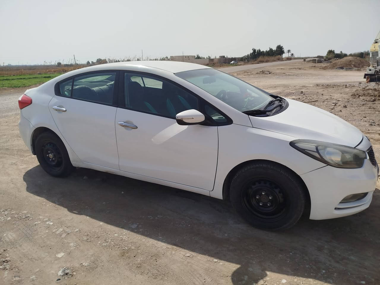 السلام عليكم سيارة سيراتو 2014 خليجي بأسمي فقط بيها باب السائق مبدله سيارة حلوه علئ ايدي 110وبيها مجال 
للاستفسار الاتصال ***********7
