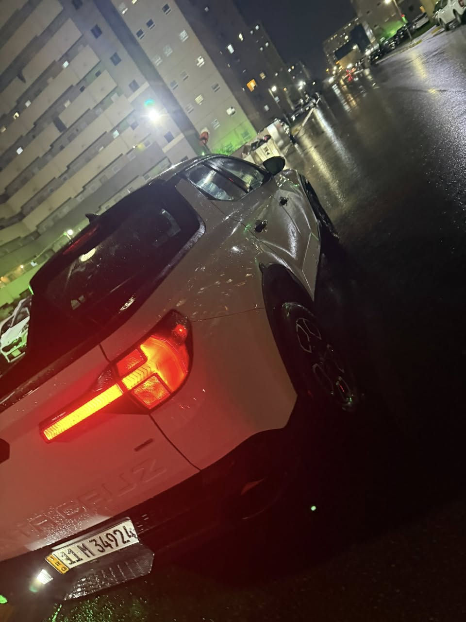 السلام عليكم هونداي سانتا كروز للبيع نص فول السياره جديده موديل 2024 بيهه جامله فقط  الرقم ***********
