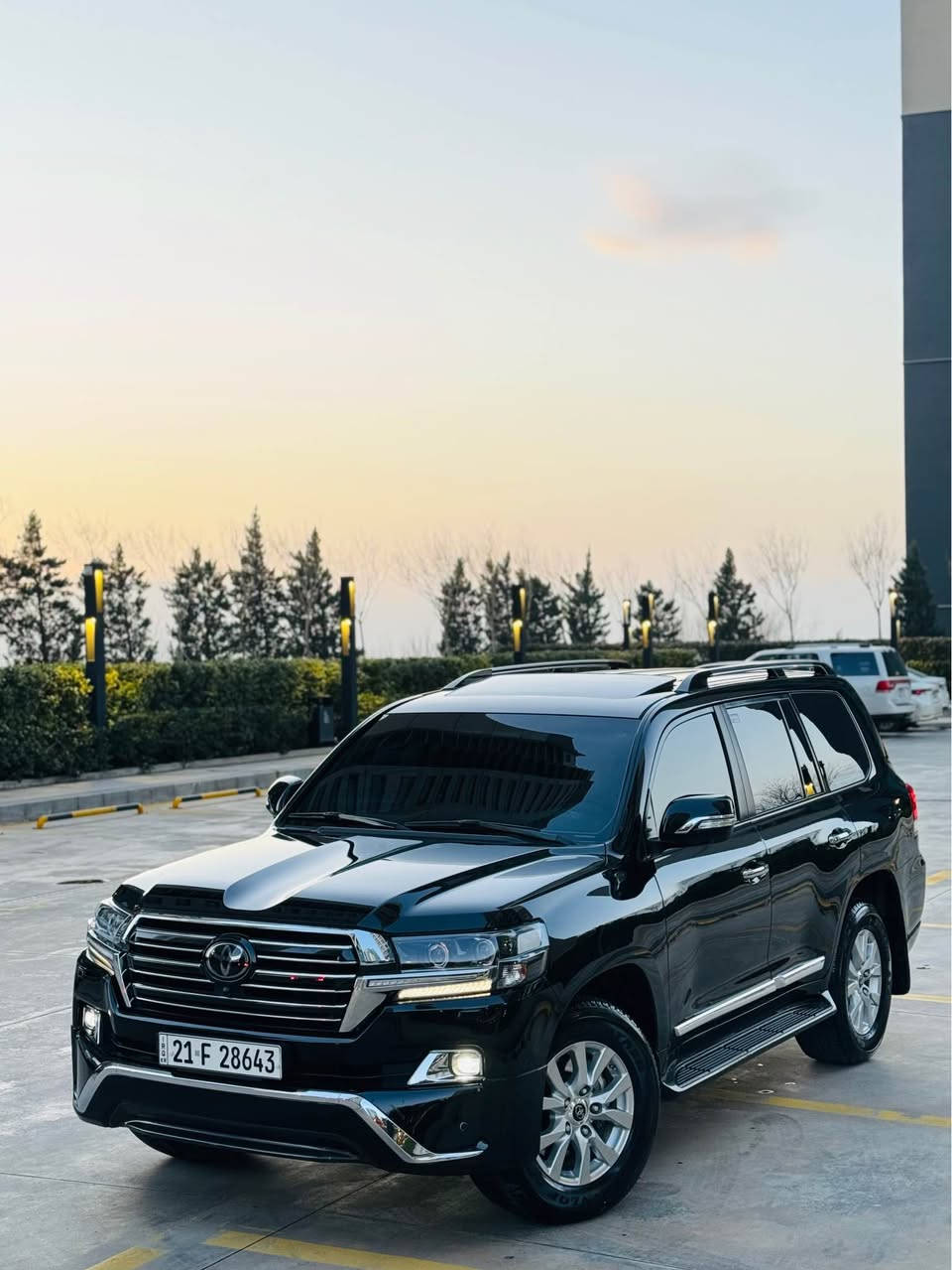 🍃اللَّهُمَّ صَلِّ عَلَى مُحَمَّدٍ وَعَلَى آلِ مُحَمَّدٍ 
تویوتا لاندکروز 2018 GXR فوول مواصفات شرکە ساس 
مسافە المقطوعە : ٦٤ الف کم حقیقی بشرط
محرك ٨ سلندر ٤٧٠٠ کل غراض بلادی موجودە 🔷
الاخوان سیارە اخت زیرو علی وضع شرکە ماکو نفسها 
من استلام شرکە سیارە یمنا و علی الایدنا حتی هسە 
سیارە حیل جدیدە و احلی من الصور كلش جديده .. 🔷

السعر / ٤٩٠ و بیها مجال کلش بصیط جوە السوق
مکان / السلیمانیە مرکز المدینە 
موبایل / ***********

🔷سیارە مکفولە کفالە عامە من کلشی دعامیە ل دعامیە بشرط بدون صبوغ بدون تبديل حیل حلوە و جدیدە ماشالله 
محرك و الگیر بشرط شهر مامفتوح و ماملعوب بیە بشرط بدون صوت او تبخیر او ای خلل جاهزە میە بل میە 🙏🏻

مواصفات GXR فوول شرکە ساس🔷
( فتحە ،، بصمە  ،، ایرباک بردە ،، وایرلیس جارج ،، ٤ كاميرا ،، تشغیل عن بعد ،، کشنات جلد ،، طفايه ،، ثلاجە ،، کشنین کهربائی کشن سایق ٣ دگم،، نیضام ئیکو ،، لایت حساس تنضیف لایت ،، مرایات شفط و قلاب ،، حساسات امامی و خلفی ،، لایت سودە و لید و زینون بلادی ،، داخل بیجی ،، ستیرن فولیوم و بعد هوایە مواصفات بریم المعروفە ...) 

السياره بيها تراي ونعومه ومتعه بالقيادة جدا رائعه 
 سياره كلش جدیدە و جاهزە میە بل میە من کل نواحی الحمدالله ماتلگا حتی ای نقص بصیط  ....

 4 تایرات بلادی جدیدە دانلوب اصلی ...
سنویە و زنکە و رقم فحص و هزە کلها جدیدە و جاهزە ...
صدر و حدادیە بشرط بلادی جاهزە میە بل میە ... السليمانية, العراق
