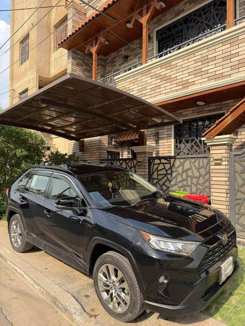 السلام عليكم رف فور 2019 وارد امريكي السياره فول xle حادثها فقط بنيد وصور الحادث مرفقه 
المواصفات بصمه فتحه جلد كشن كهرباء
جنطه كهرباء مواصفات الxle معروفه فول الفول رقم بغداد وباسمي السياره كلش حلوه ونظيفه وسعرها كلش مناسب 16,800$قفل من الاخير  ‬الاتصال ‭

‭0770 530 3730‬
