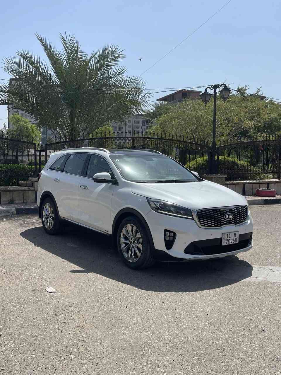 السلام عليكم كيا سورنتو خليجي  موديل2019 بدون قطره صبغ بس بارد بسيط سونار مرفق مع المنشور الموصفات فوول الفوول كشنات جلد كهرباء تدفئ تبريد بلكشنات بنروما مري شفط خمس عدسات باب كهرباء سته سلندر شحن واير ليس لتليفون شاشه كار بلي بك ليت لد نهاري هندبريك دكمه ماشيه 81الف كيلو السياره جديده بمعنه الكلمه كير محرك برغي ممفتوح بيهن تخم تاير صدر امامي خلفي كله جديد العنوان بغداد البياع السعر ب 245$وبيه مجال بسيط حك الجيه ***********/***********
