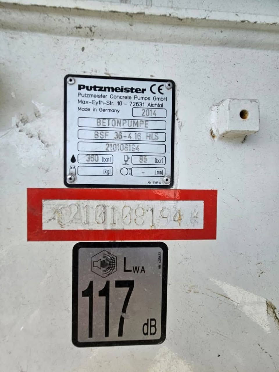 ماكينة ألمانية!!
العلامة التجارية: Putzmeister / Mercedes 

نوع الماكينة: Putzmeister M36/4 

سنة الإنتاج: 2014 
السعر ٨٥الف دولار شامل الكمرك والشحن والضريبه مدة الوصول ٢٥يوم بعد الاتفاق 

ا: Mercedes-Benz 

نوع الهيكل: Actros 2641 

نوع المضخة: BSF 36-4.16 HLS 

ذراع الرافعة: 4 أذرع / 36 مترًا 
دبل مضخه شوط طويل
حجم 230
مكفول من كلشي


**إذا كنت صاحب هذا الإعلان وتريد حذفه لأي سبب، رجاءا أرسل رسالة إلى الدعم الفني**