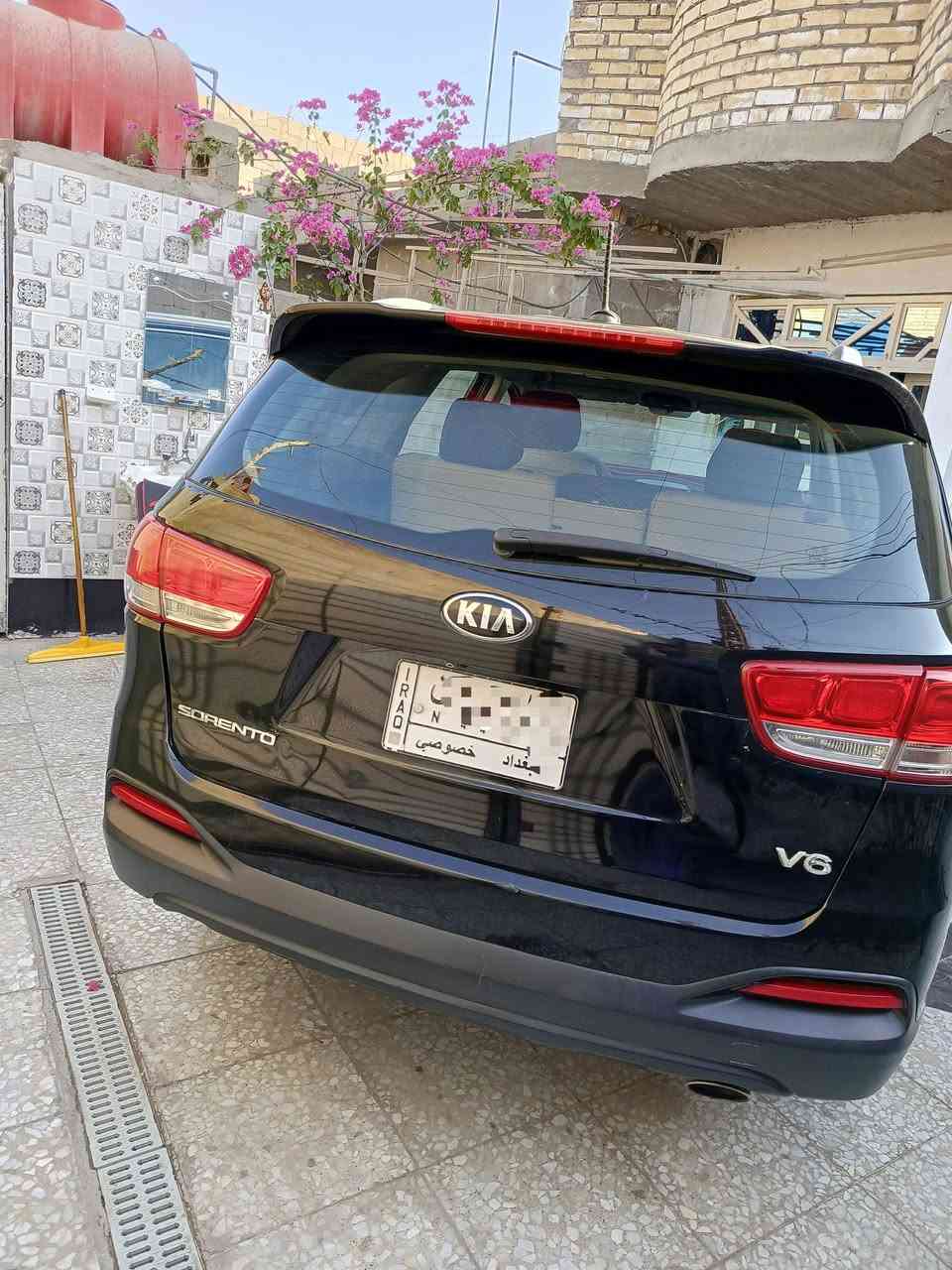 سلام عليكم سورنتو 16 امريكي 7 راكب 6 سلندر نص فول رقم بغداد مكان بغداد باقي تفاصيل ***********
