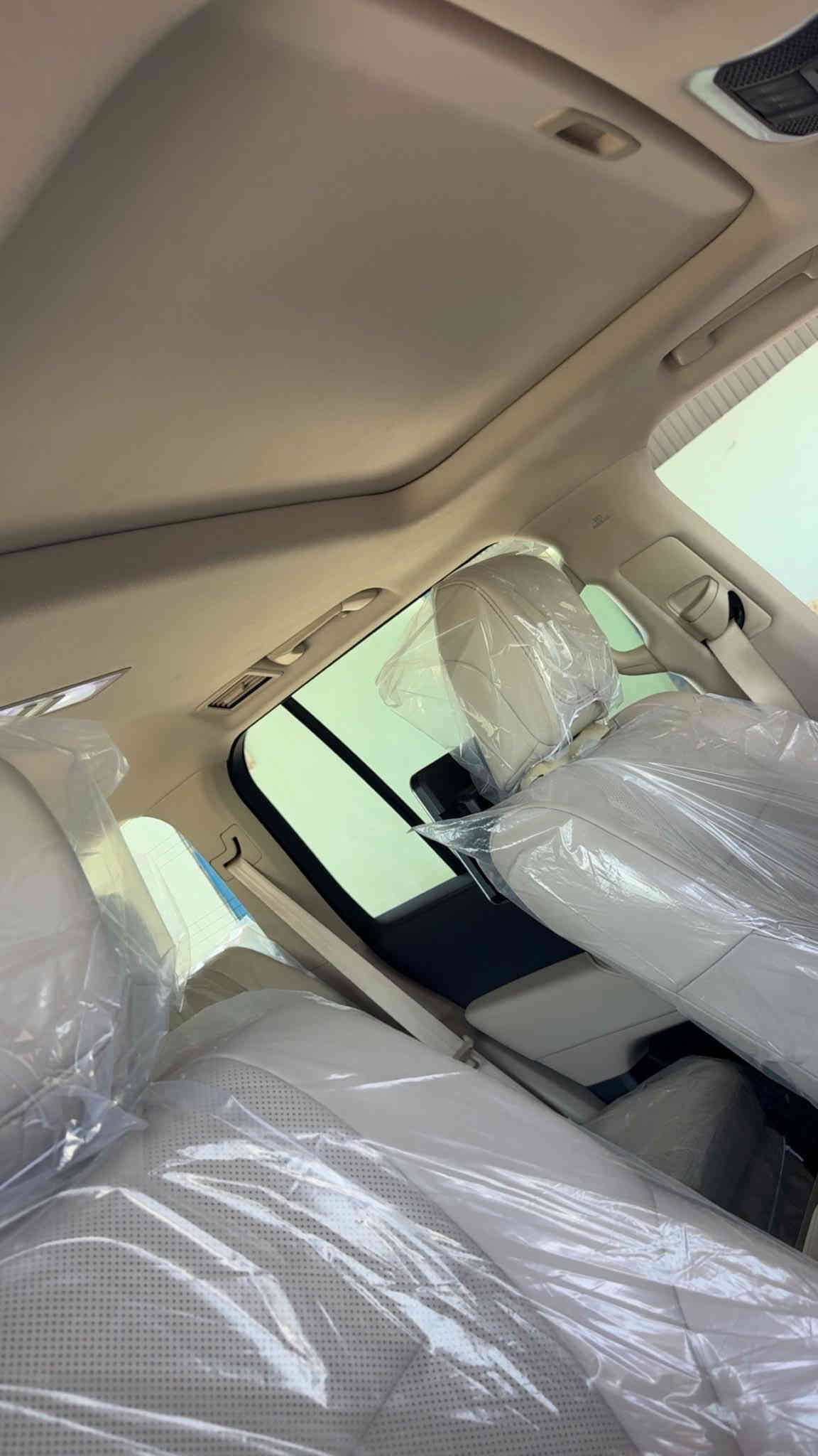 تويوتا  لاندكروزر 2023
Limited GXR شركة SAS اصل 
* العداد ( 34 الف كم )
* ⁠
* رقم بغداد
* اللون : ابيض
* محرك 6 سلند
* بصمات ابواب 
* اناره خارجيه ترحيبيه مع انارة ارضيه شعار لاندكروزر 
* ⁠شاشة دجتل 
* ⁠شاشات خلفية تطبيق
* فتحة سقف (سلايت)
*كشنات جلد بيجي
* كراسي كهرباء
* ثلاجة وسطية
* جنطة كهرباء 
* ⁠شاحن وايرليس
* ⁠حساس امامي خلفي 
* كاميرات 360
(مكفول دعامي ل دعامي)
السعر (720 )
رقم
***********
