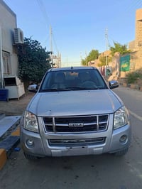 ازوزه البيع موديل 2008  محرك 3000 كير عادي  07801404244