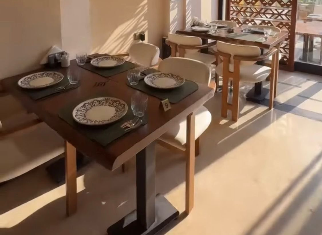 للبيع كراسي صناعه تركيا طلب خاص مستعمله شهر السعر 90 الف للكرسي الواحد للاستفسار ***********
